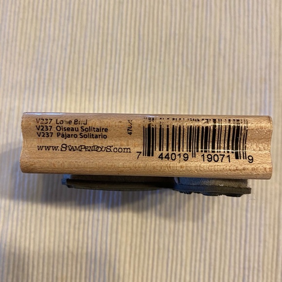 « Lone Bird » Wood Mounted Stamp by Hero Arts - Picture 4 of 6